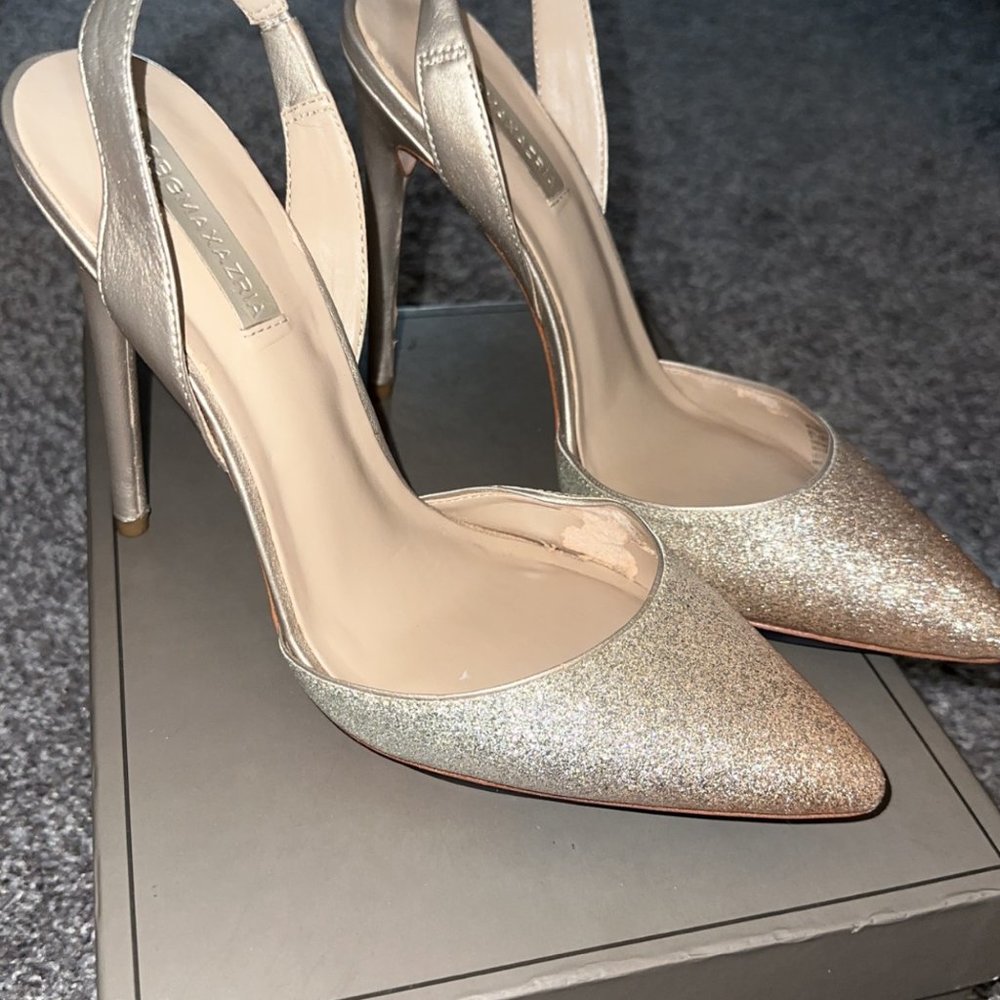 BCBG Max Azria 8.5 Gold Pump